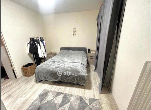 Eladó panellakás, Pécsett 47 M Ft, 2 szobás