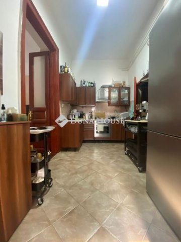 Eladó családi ház, Budapesten, IV. kerületben 210 M Ft, 2 szobás