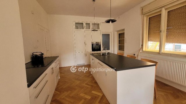 Eladó családi ház, Jászberényben 108 M Ft, 2 szobás