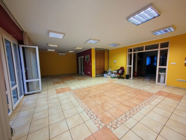 Eladó családi ház, Veszprémben 150 M Ft, 6+3 szobás