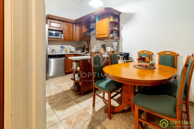 Eladó téglalakás, Budapesten, VI. kerületben, Szófia utcában