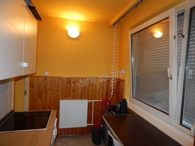 Eladó panellakás, Tatabányán 32.5 M Ft, 1 szobás