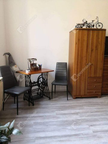 Eladó téglalakás, Szegeden 59.9 M Ft, 1 szobás