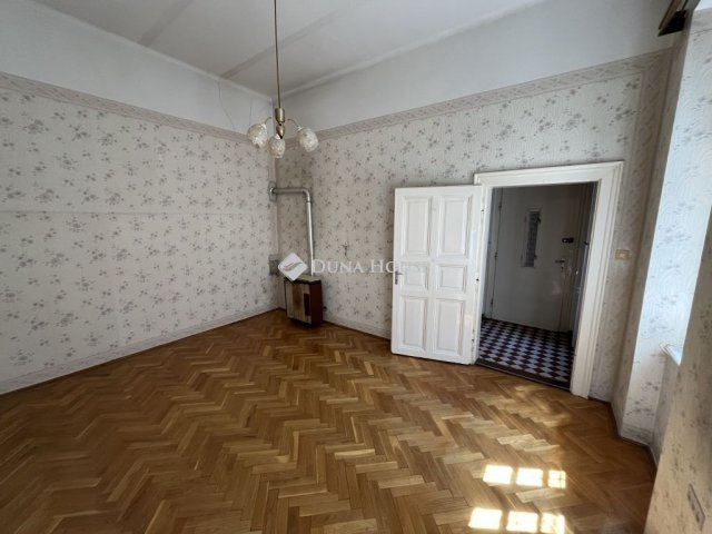 Eladó téglalakás, Budapesten, VIII. kerületben 34 M Ft, 1 szobás