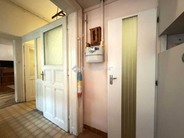 Eladó téglalakás, Budapesten, VI. kerületben 64.9 M Ft, 1 szobás