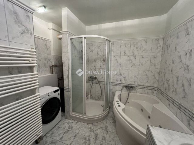 Eladó téglalakás, Szegeden 65.9 M Ft, 2 szobás