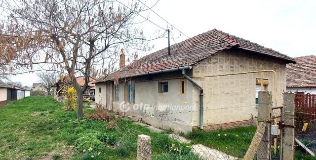 Eladó családi ház, Kunszentmártonban 7.6 M Ft, 2+1 szobás