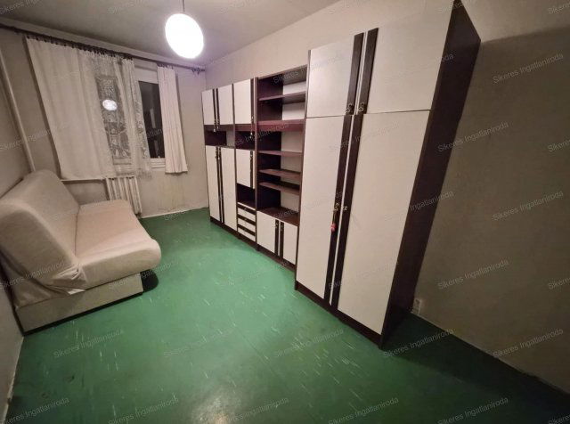 Eladó panellakás, Tatabányán 37.8 M Ft, 2 szobás