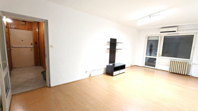 Eladó panellakás, Szegeden 52.5 M Ft, 2 szobás