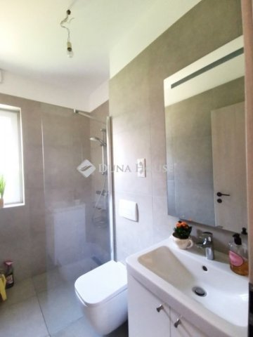 Eladó téglalakás, Telkin 147.9 M Ft, 4 szobás