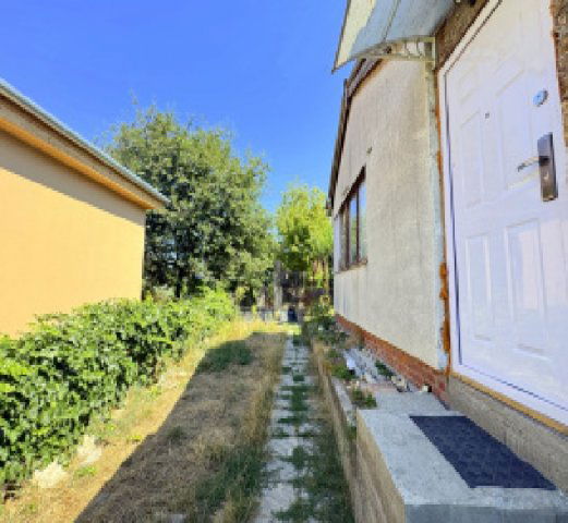 Eladó családi ház, Vácon 31.99 M Ft, 3 szobás