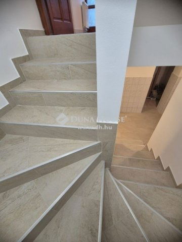 Eladó családi ház, Ürömön 229 M Ft, 5 szobás