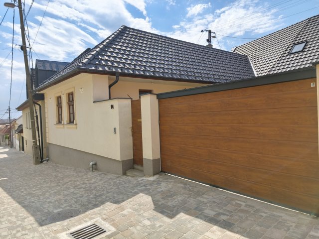 Kiadó családi ház, albérlet, Esztergomban, Esze Tamás utcában