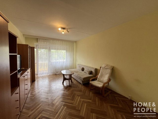 Eladó téglalakás, Szegeden 55.99 M Ft, 2+1 szobás