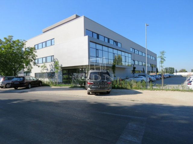 Kiadó iroda, Székesfehérvárott 33 E Ft / hó