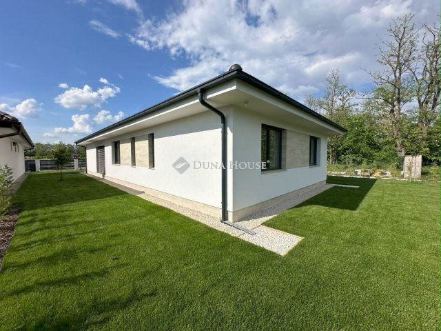 Eladó családi ház, Kecskeméten 119 M Ft, 1 szobás