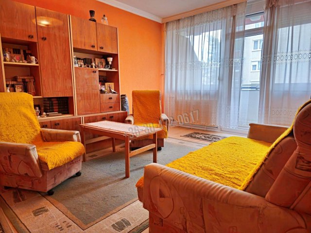 Eladó panellakás, Egerben 36.9 M Ft, 2 szobás