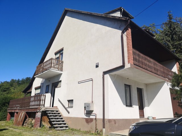 Eladó családi ház, Ajkán 59.9 M Ft, 5 szobás