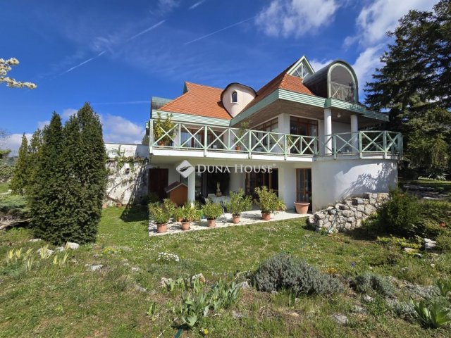 Eladó családi ház, Pécsett, Sziklás dűlőn 195 M Ft, 4 szobás