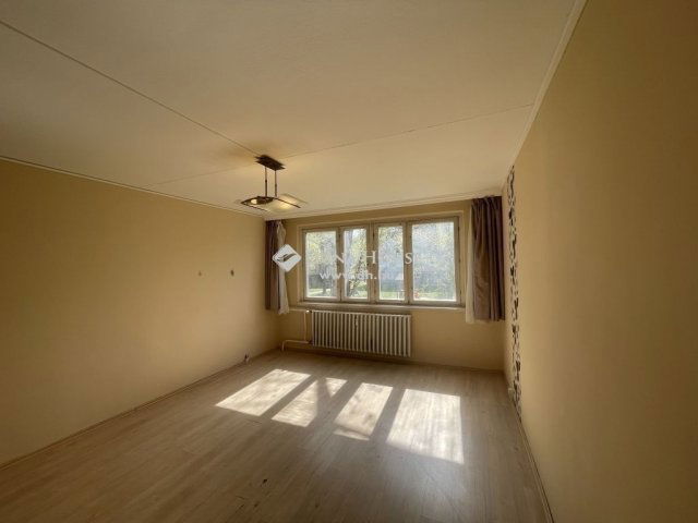 Eladó panellakás, Kecskeméten 39.9 M Ft, 2 szobás