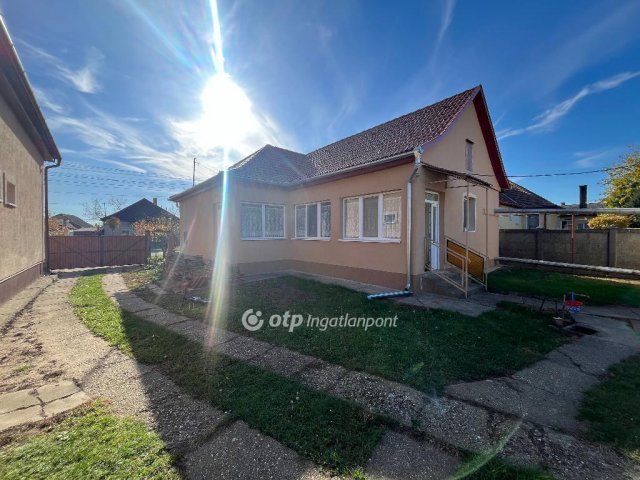 Eladó családi ház, Berettyóújfaluban 44.9 M Ft, 2 szobás