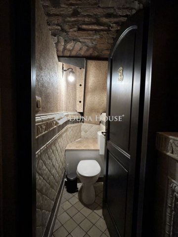 Eladó üzlethelyiség, Budapesten, VI. kerületben 150 M Ft