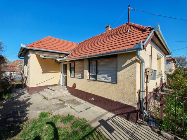 Eladó családi ház, Abonyban 29.9 M Ft, 2 szobás