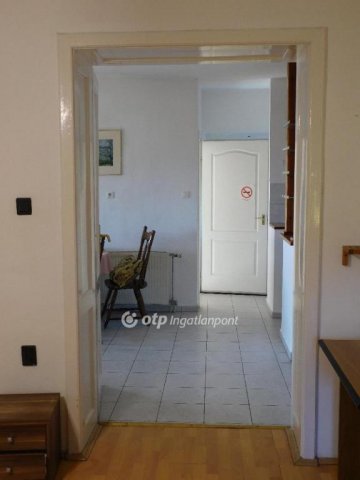Eladó családi ház, Pécsett 299 M Ft, 9 szobás