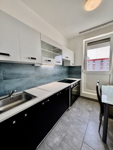 Eladó panellakás, Pécsett, Uitz Béla utcában 39.9 M Ft