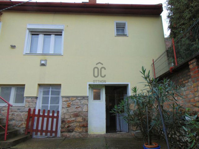 Eladó családi ház, Egerben 31.8 M Ft, 4 szobás