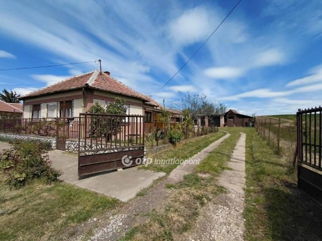 Eladó családi ház, Tardon 31.5 M Ft, 3 szobás