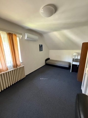 Eladó családi ház, Győrött 135 M Ft, 8 szobás