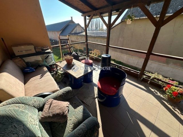 Eladó családi ház, Csákváron 84.9 M Ft, 5 szobás