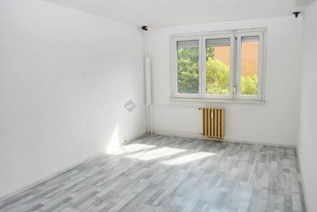 Eladó panellakás, Kecskeméten 57.7 M Ft, 3 szobás