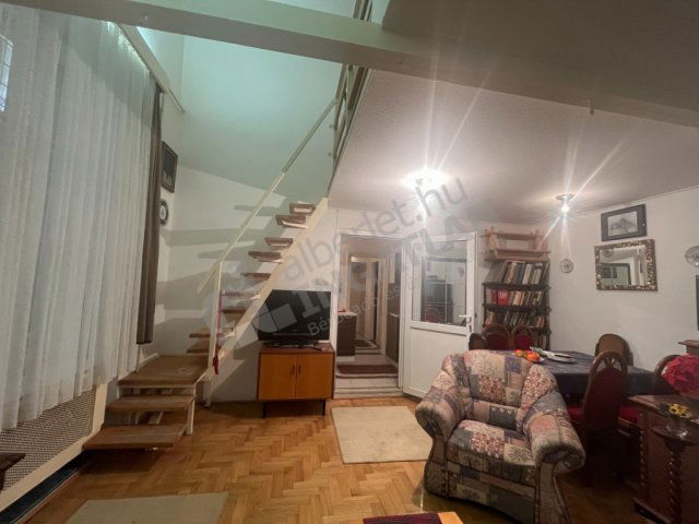 Eladó téglalakás, Budapesten, VI. kerületben, Nagymező utcában