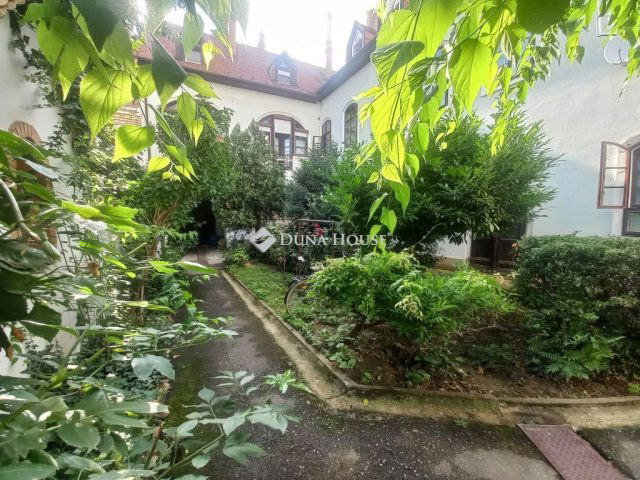 Kiadó téglalakás, albérlet, Pécsett 270 E Ft / hó, 4 szobás