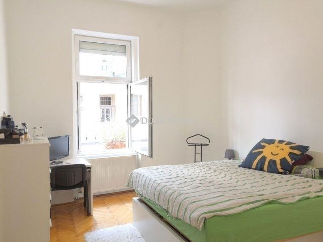 Eladó téglalakás, Budapesten, VI. kerületben 119 M Ft, 3 szobás