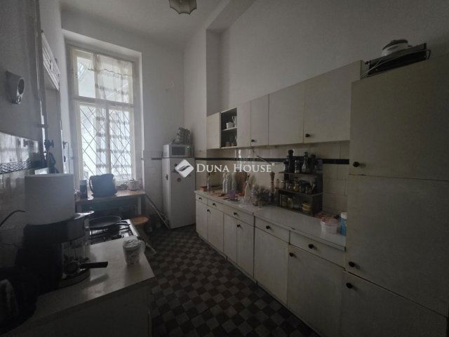 Eladó téglalakás, Budapesten, VIII. kerületben 130 M Ft