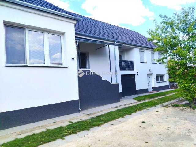 Eladó családi ház, Kapuváron 170 M Ft, 9 szobás