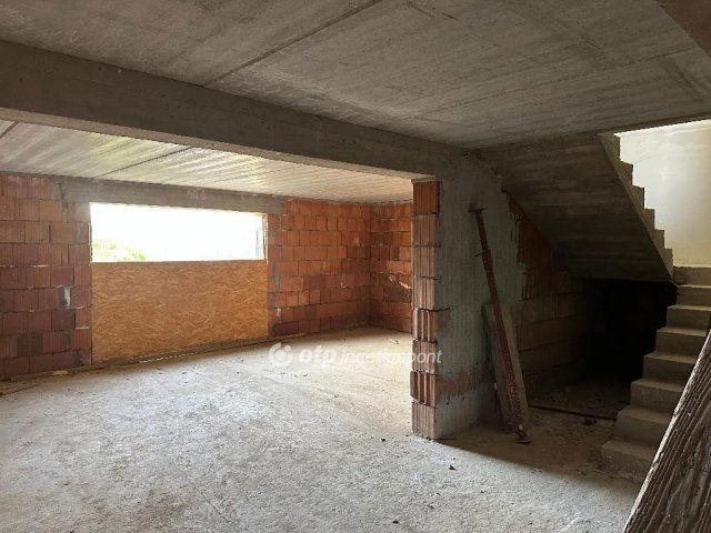 Eladó családi ház, Dánszentmiklóson 85 M Ft, 3 szobás