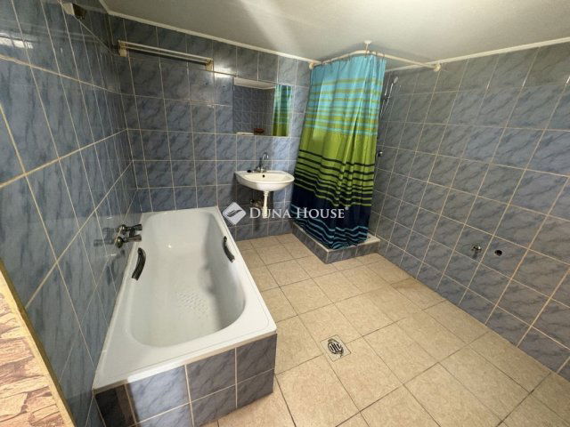 Eladó családi ház, Jászberényben 15.9 M Ft, 1 szobás