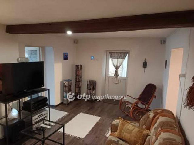 Eladó családi ház, Fegyverneken 24.99 M Ft, 1+2 szobás