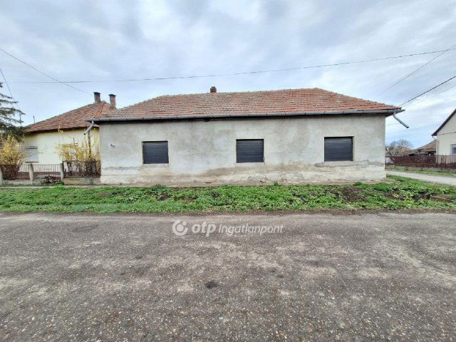 Eladó családi ház, Biharnagybajomban 8.5 M Ft, 3+1 szobás
