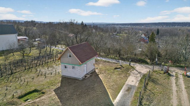 Eladó családi ház, Vértesszőlősön 37 M Ft, 1 szobás