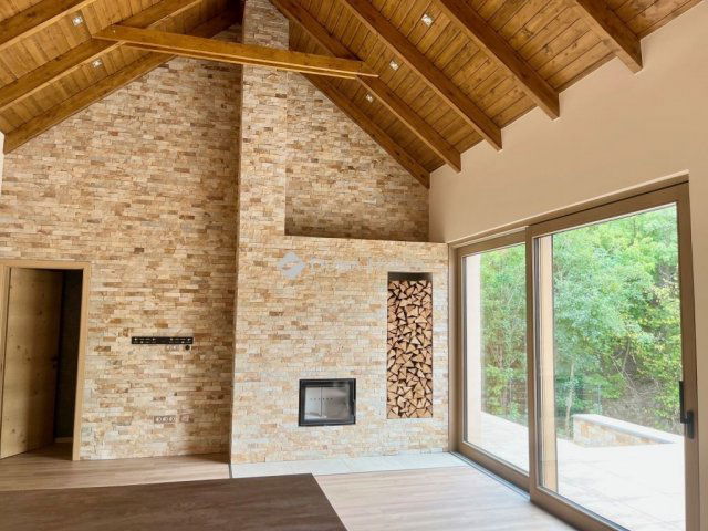 Eladó családi ház, Vonyarcvashegyen 195 M Ft, 4 szobás