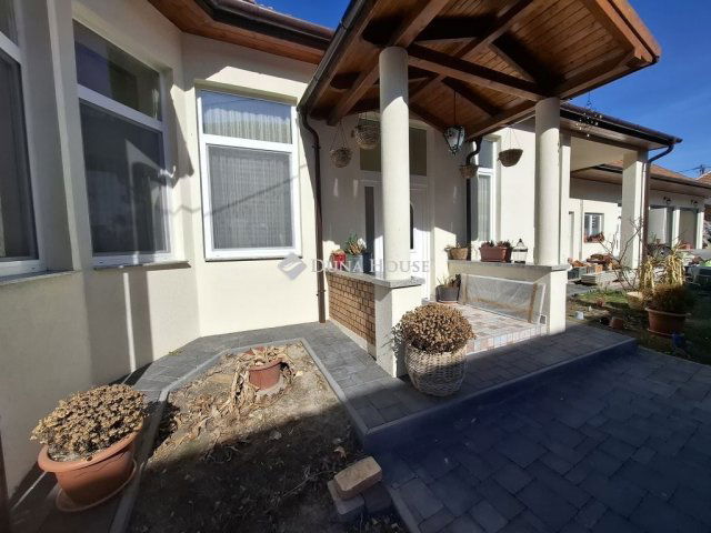 Eladó családi ház, Kiskunfélegyházán 168 M Ft, 4 szobás