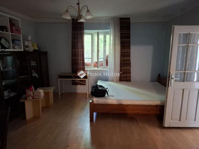 Eladó családi ház, Újiregen 15 M Ft, 2 szobás