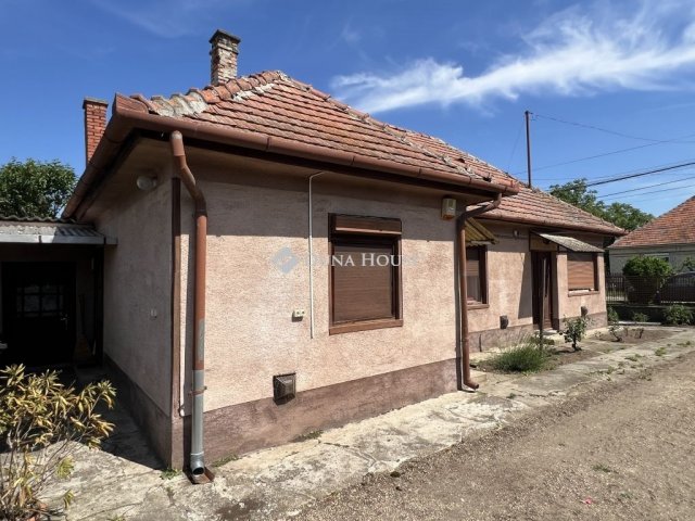 Eladó családi ház, Sárbogárdon 25 M Ft, 2 szobás