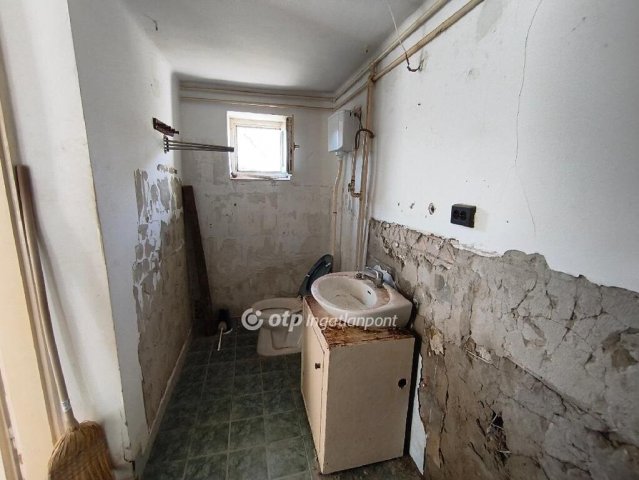 Eladó családi ház, Kondoroson 9.5 M Ft, 2+2 szobás