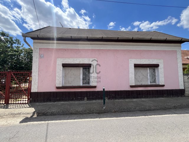 Eladó családi ház, Debrecenben 47.99 M Ft, 3 szobás